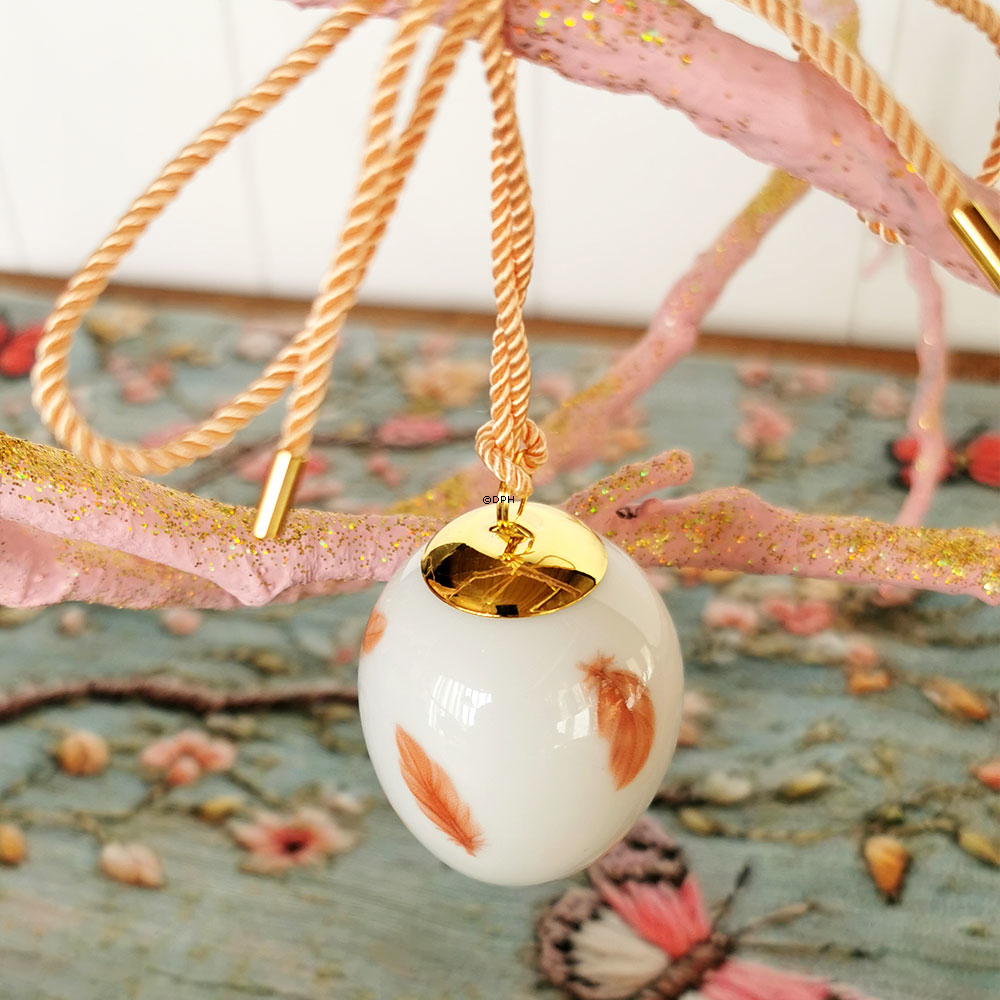 Påskeæg med små rødstjertfjer, Royal Copenhagen påske 2025