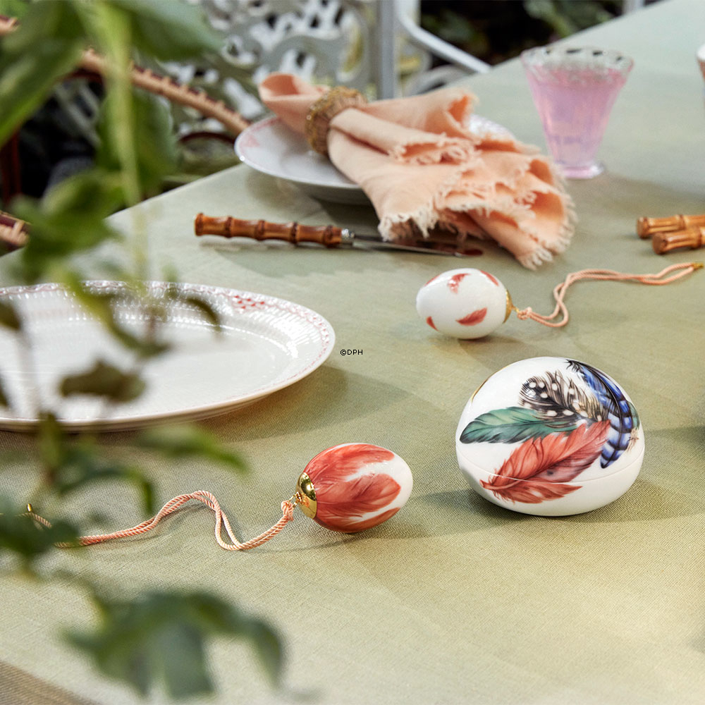 Påskeæg med store rødstjertfjer, Royal Copenhagen påske 2025