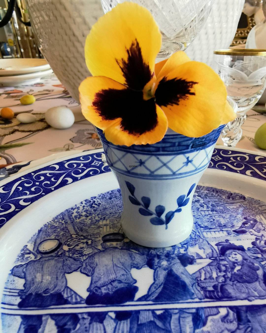 Royal Copenhagen/Aluminia  Tranquebar, blå, æggebæger nr. 11/1006