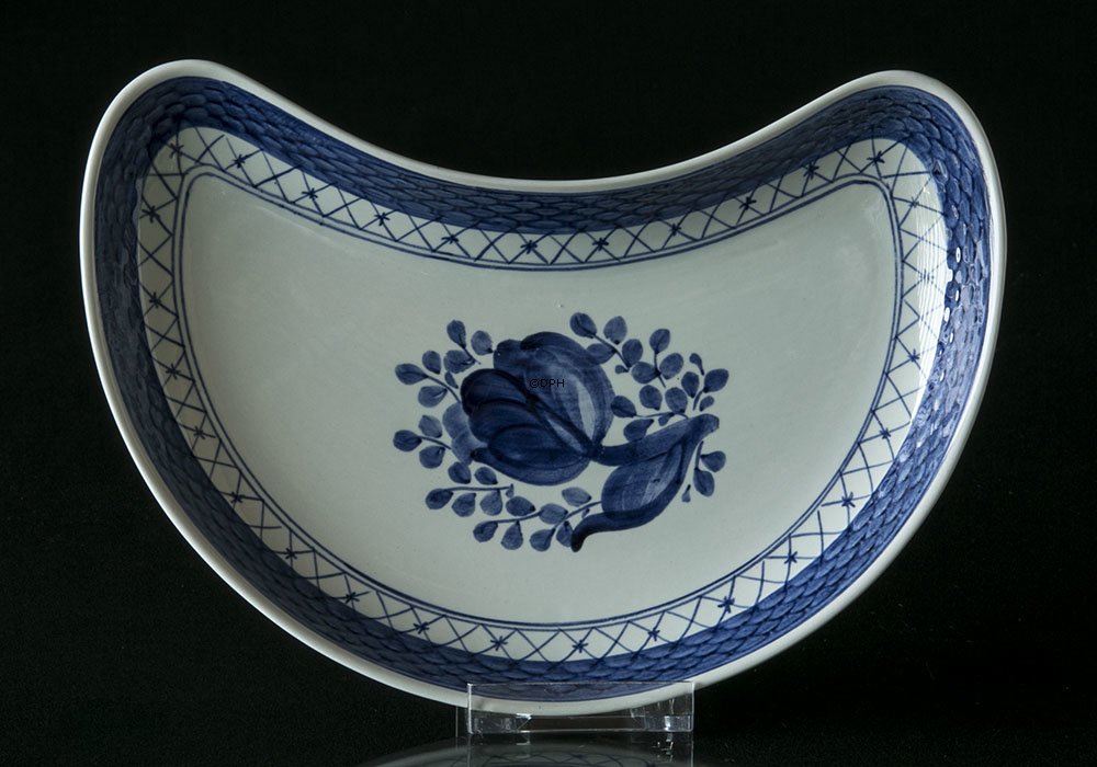 Royal Copenhagen/Aluminia  Tranquebar, blå, halvmånefad nr. 11/1115