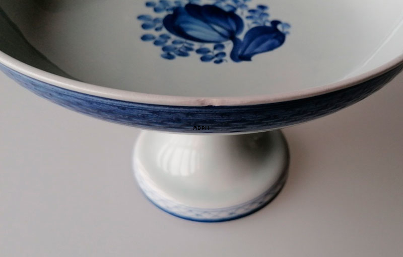 Royal Copenhagen/Aluminia  Tranquebar, blå, Kagefad på fod nr. 986