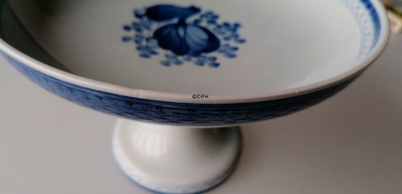 Royal Copenhagen/Aluminia  Tranquebar, blå, Kagefad på fod nr. 986