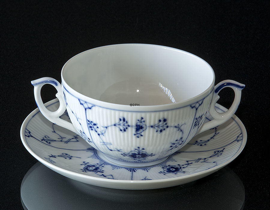 Musselmalet, riflet buillonkop MED låg nr. 1/2199 eller 106, indhold 33 cl., Royal Copenhagen