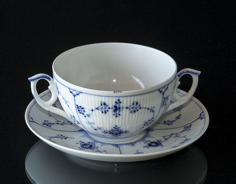 Musselmalet, riflet buillonkop MED låg nr. 1/2199 eller 106, indhold 33 cl., Royal Copenhagen