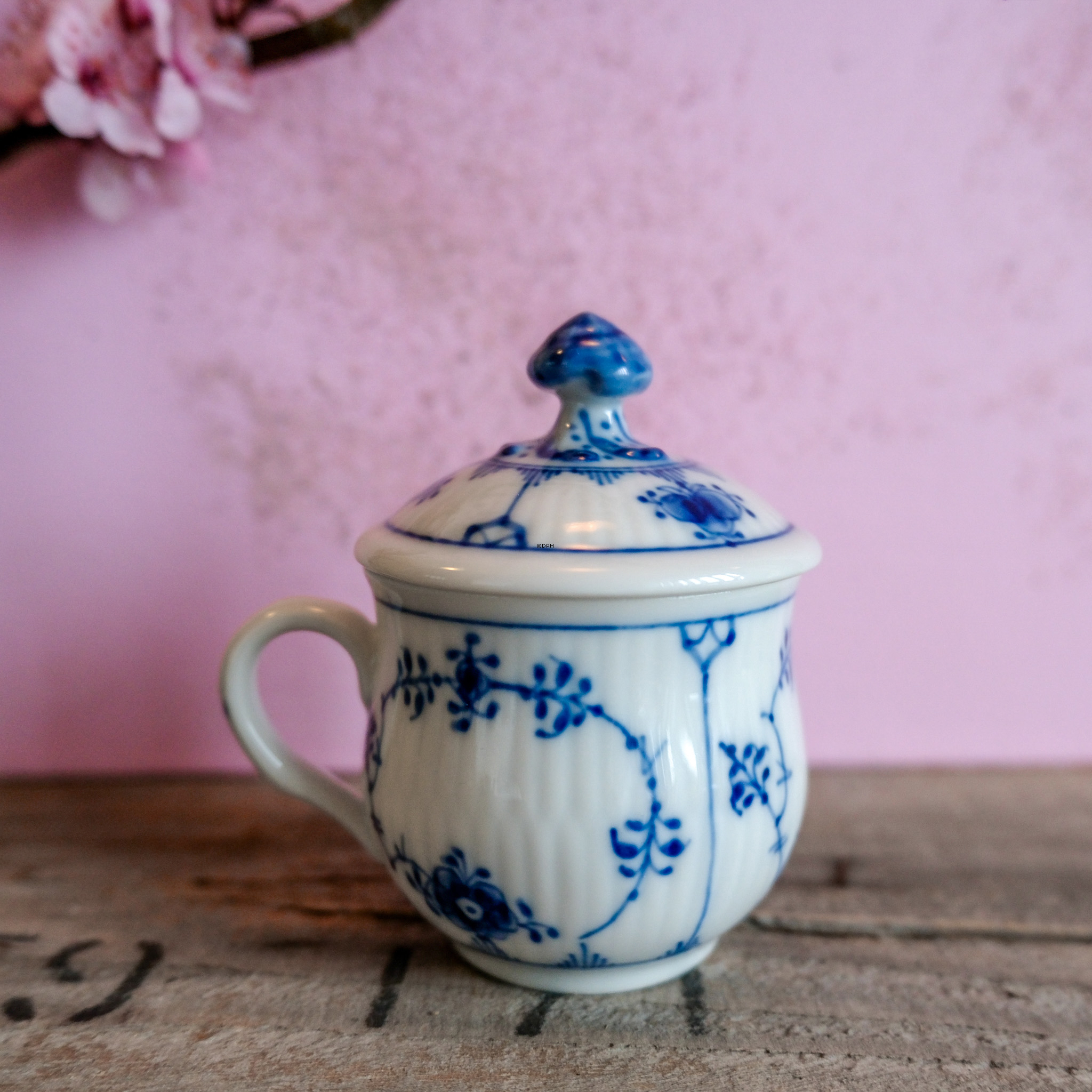 Musselmalet, riflet, Sennepskrukke med låg nr. 1/2364 eller 198, Royal Copenhagen