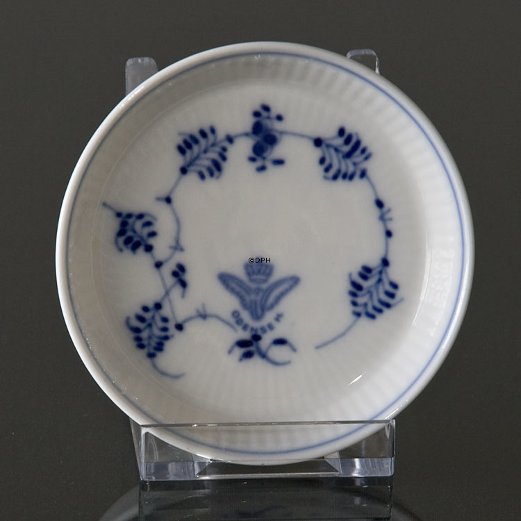 Musselmalet, riflet, lille asiet nr. 1/2185 eller 332,  9cm, Royal Copenhagen