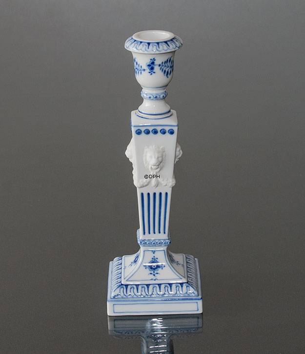 Musselmalet, riflet, lysestage med løvehoved nr. 1/15 eller 503, Royal Copenhagen