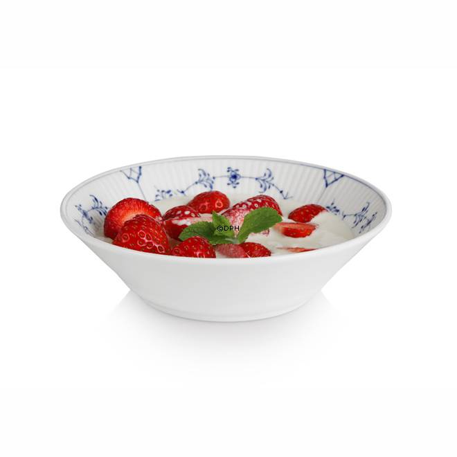 Musselmalet, riflet, lille dyb tallerken, indhold 50 cl., Royal Copenhagen 17cm