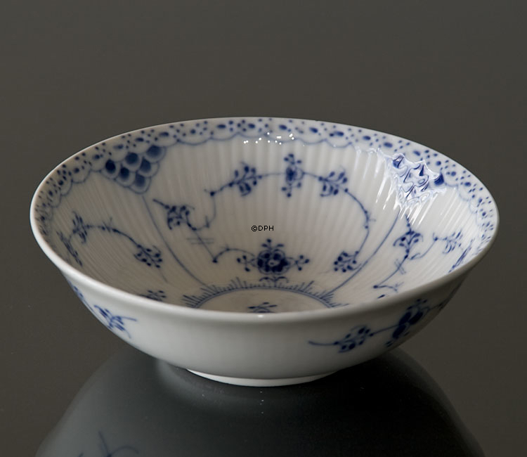 Musselmalet halvblonde portionsskål, indhold 40 cl., Royal Copenhagen 16cm