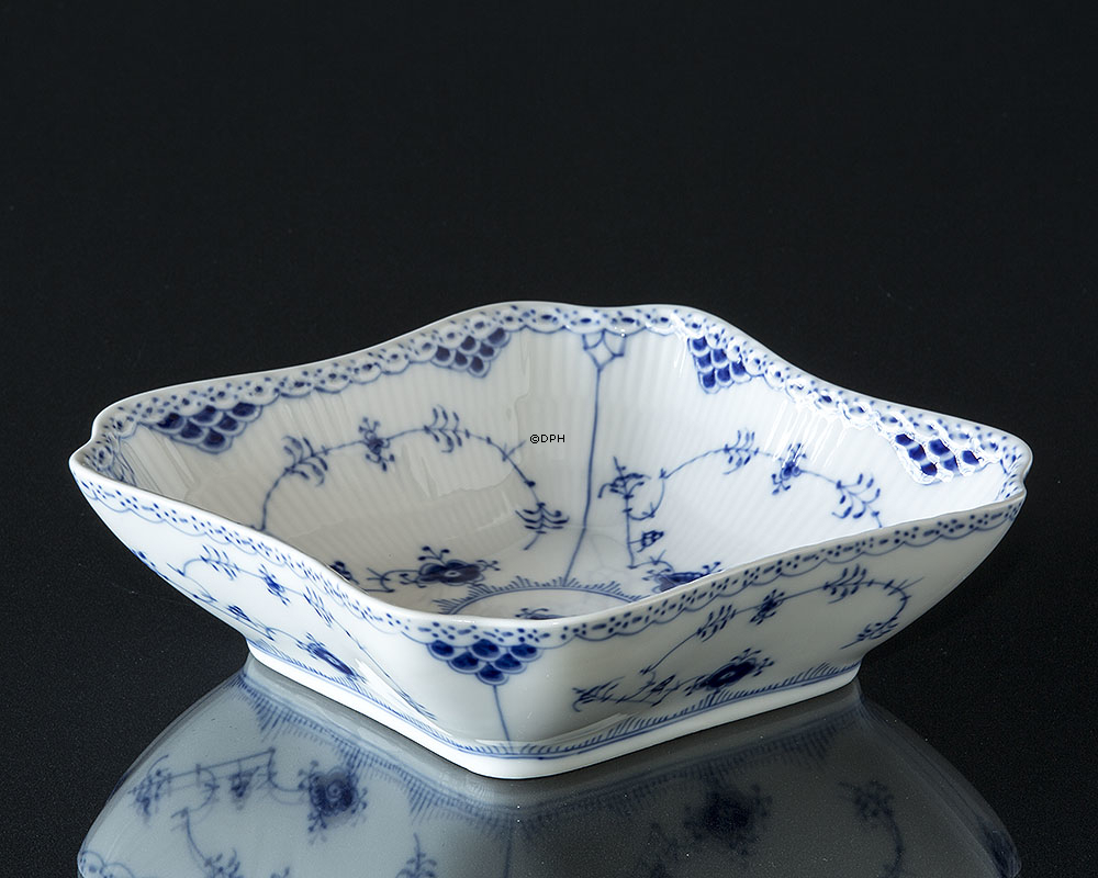 Musselmalet halvblonde firkantet salatskål, indhold 80 cl., Royal Copenhagen 21cm