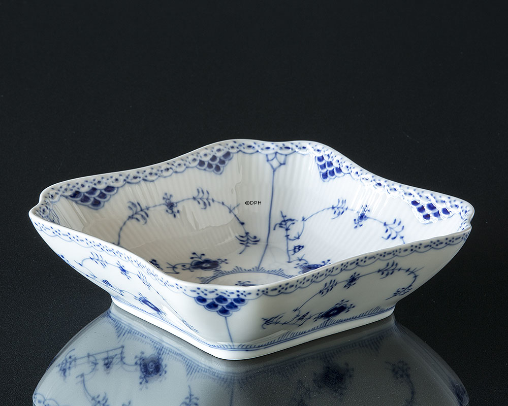 Musselmalet halvblonde firkantet salatskål, indhold 80 cl., Royal Copenhagen 21cm