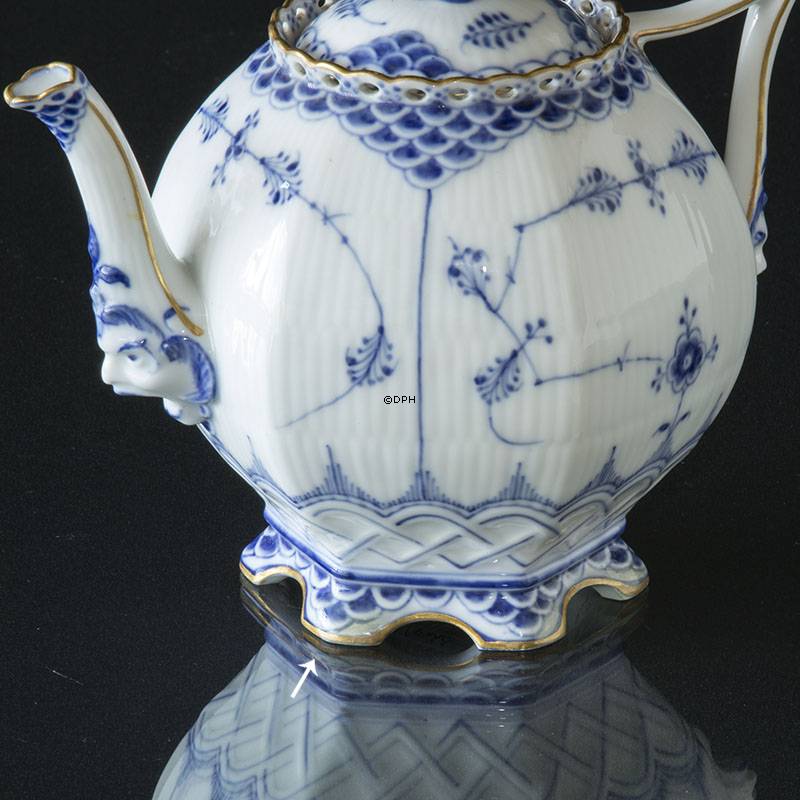 Musselmalet helblonde, tekande med guldkant, Royal Copenhagen