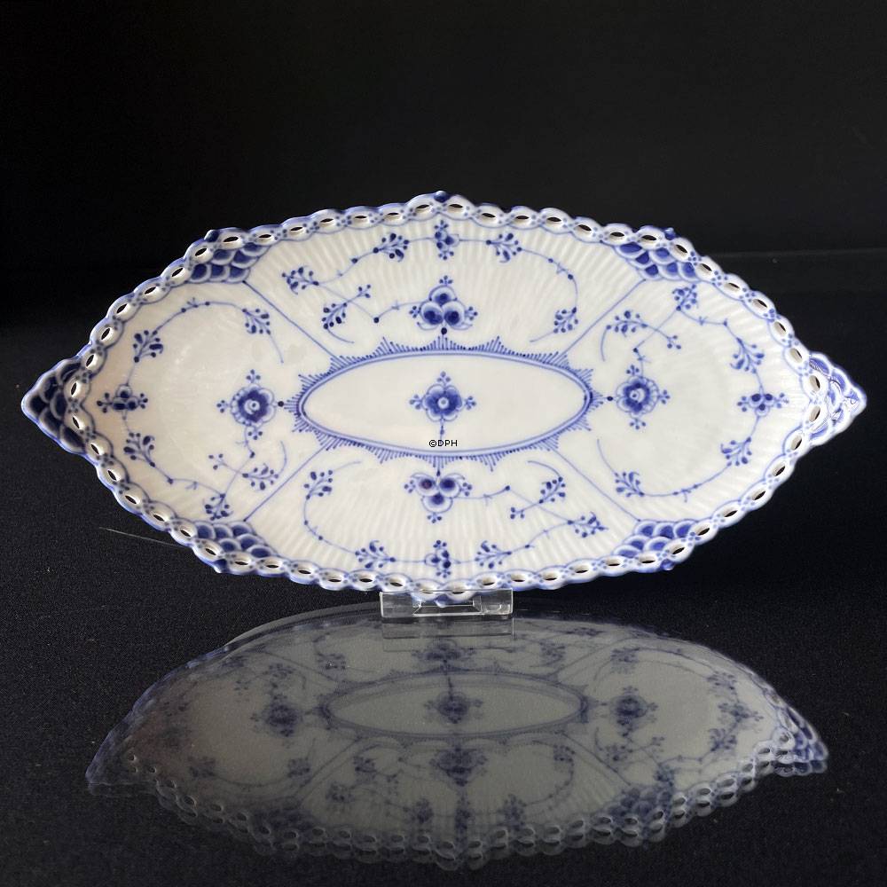 Musselmalet helblonde oval asiet nr. 1/1115 eller 349, Royal Copenhagen 24cm