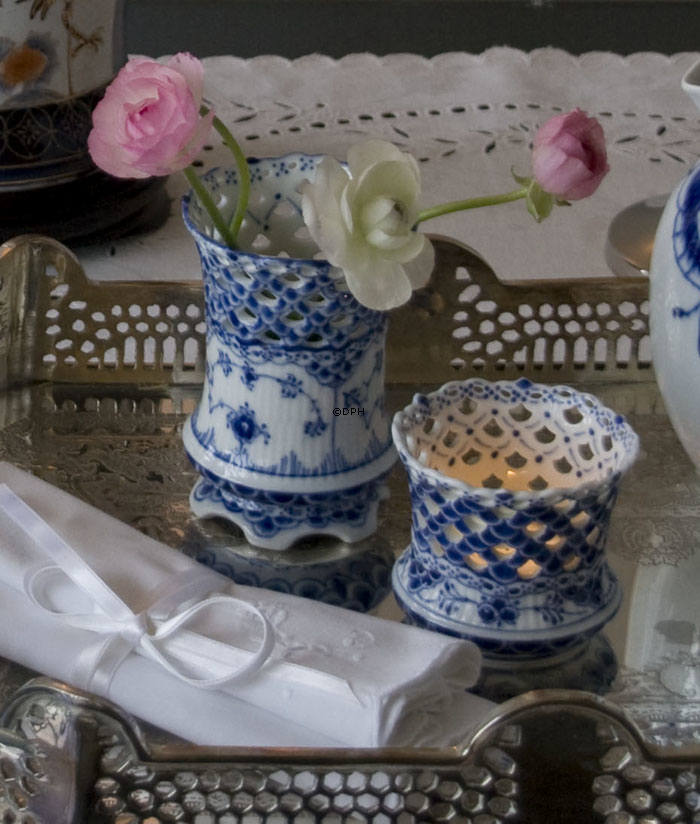 Musselmalet, helblonde, fyrfadslyseholder osv. nr. 1/1015 eller 369, Royal Copenhagen