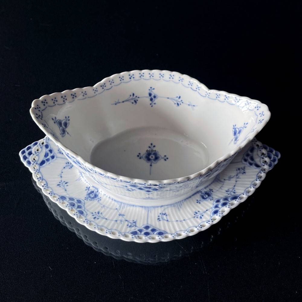 Musselmalet, helblonde, sauceskål m/fod nr. 1/1105 eller 563, Royal Copenhagen