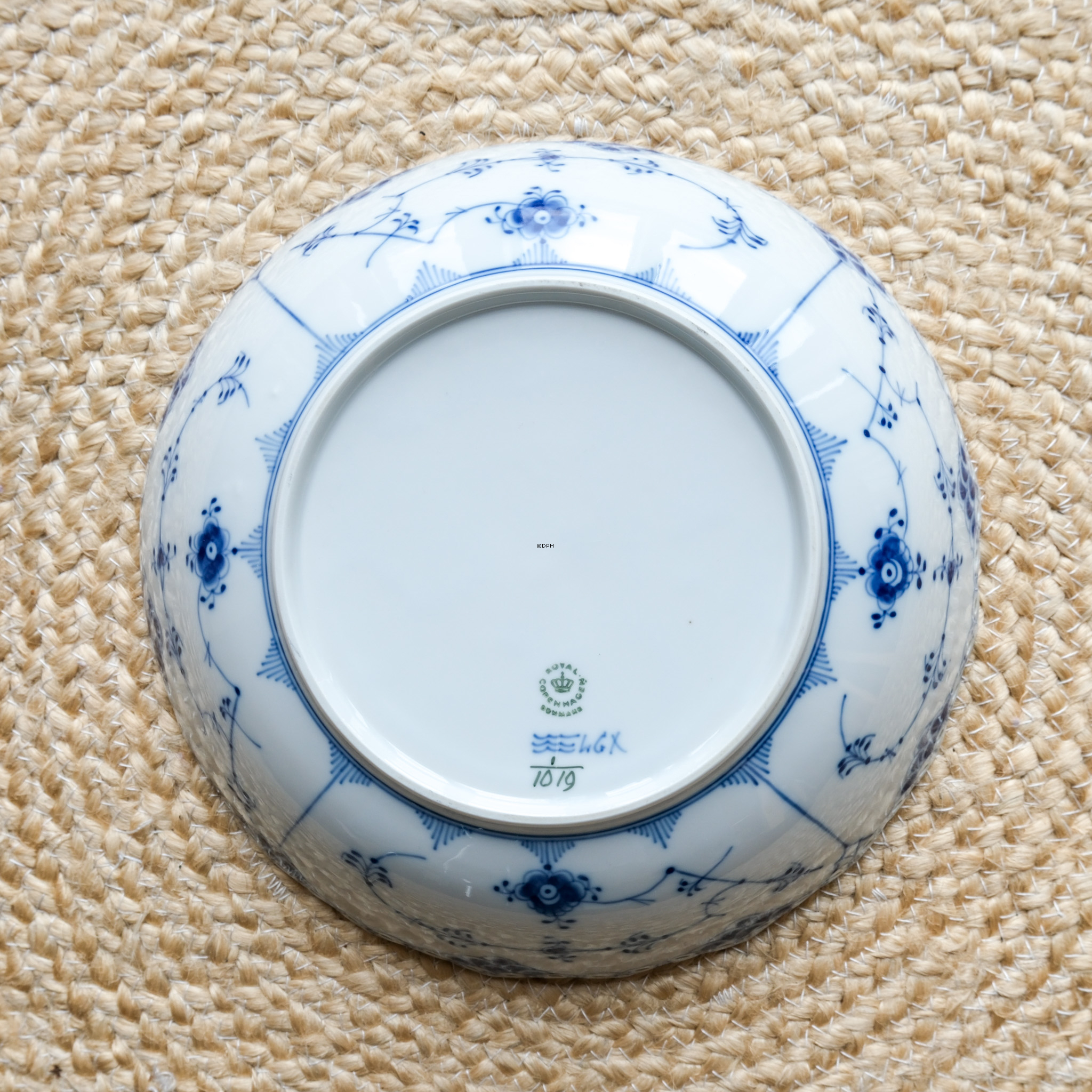 Musselmalet helblonde stor rund salatskål, Royal Copenhagen 28cm