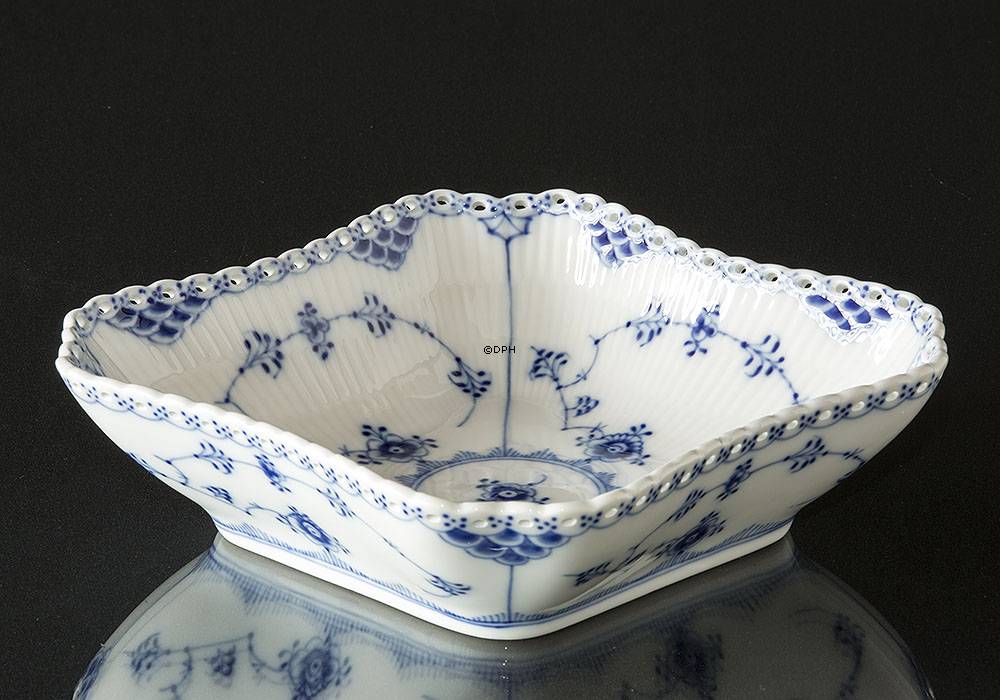 Musselmalet, helblonde kvadratisk salatskål nr. 1/1231 eller 578, indhold 80 cl., Royal Copenhagen 21cm