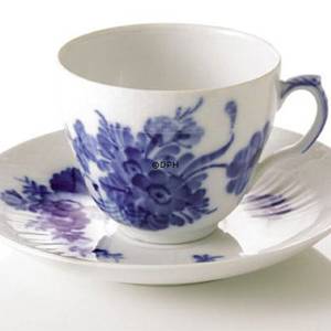 Blå Blomst, svejfet, Kaffekop med underkop, indhold 18 cl., Royal Copenhagen | Nr. 1106071 | Alt. 10-1870 | DPH Trading