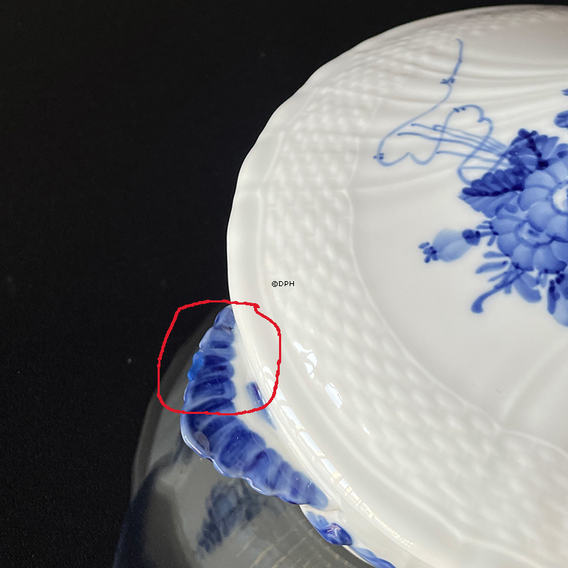 Blå Blomst, svejfet, lågfad nr. 10/1702 eller 172, Royal Copenhagen