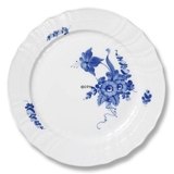 Blå Blomst, svejfet, Flad tallerken 20cm no. 10/1624 eller 620, Royal Copenhagen