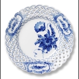 Blå Blomst, svejfet, kagefad med gennemskåret bort nr. 10/1637 eller 636, Royal Copenhagen ø21cm