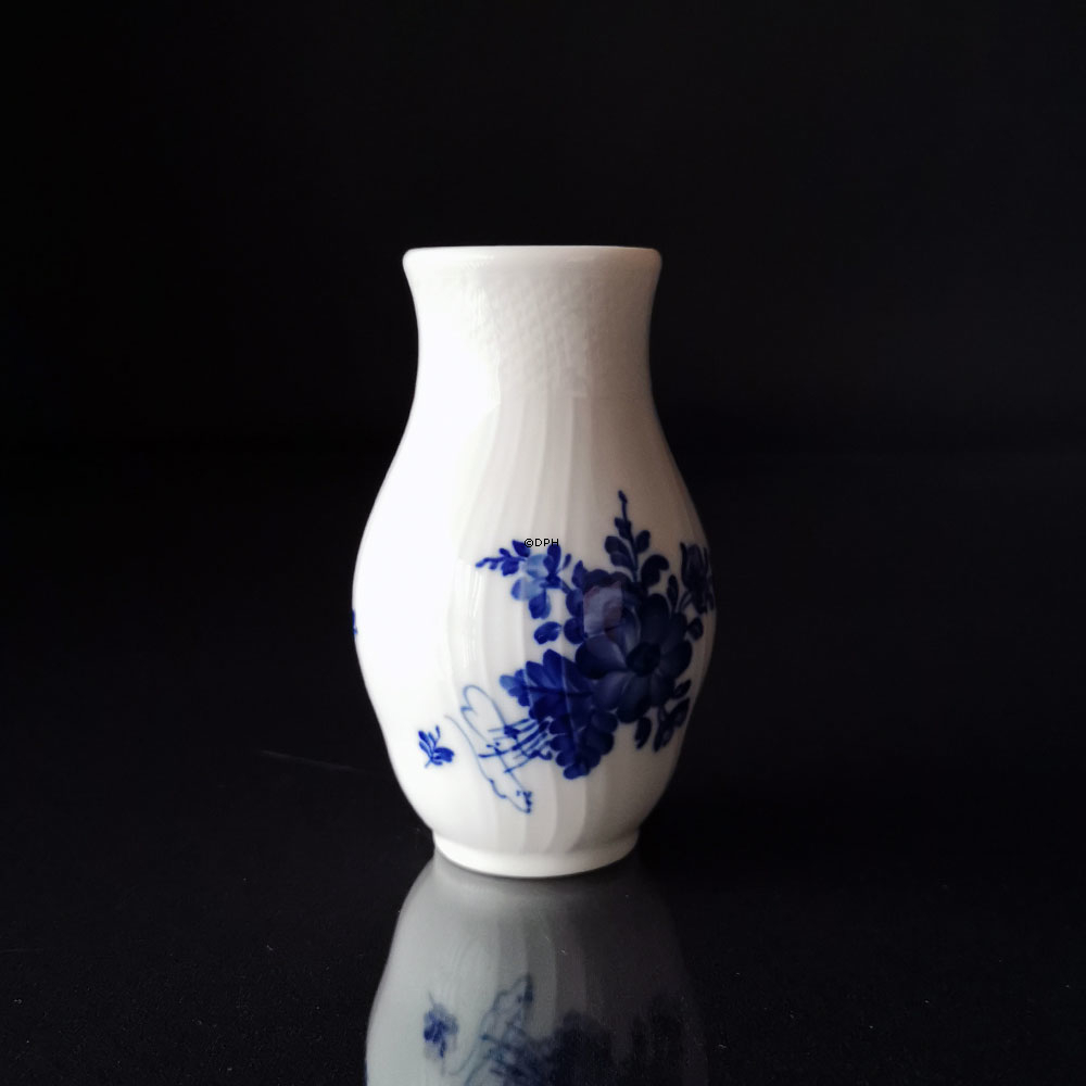 Blå Blomst, svejfet, vase nr. 10/1803 eller 678, Royal Copenhagen