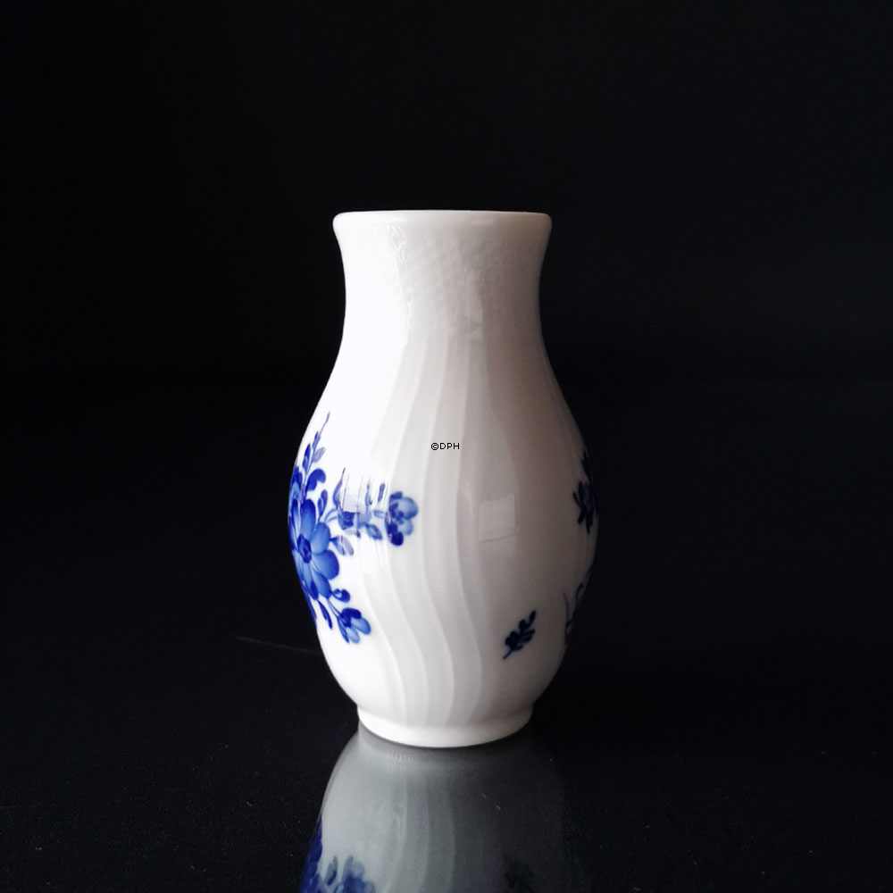 Blå Blomst, svejfet, vase nr. 10/1803 eller 678, Royal Copenhagen