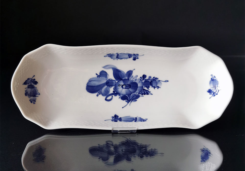 Blå Blomst, flettet, aflangt fad nr. 10/8072 eller 378, Royal Copenhagen 36cm