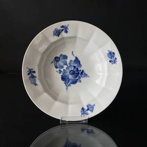 Blå Blomst, kantet, dyb tallerken, Royal Copenhagen 22cm | Nr. 1108604 | Alt. 10-8547 | DPH Trading