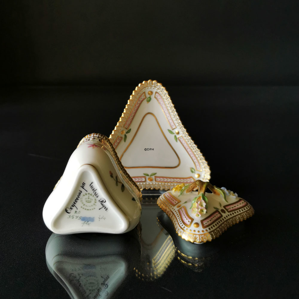 Flora Danica dessertkop trekantet m fad nr. 20-3575 10 cl, Royal Copenhagen