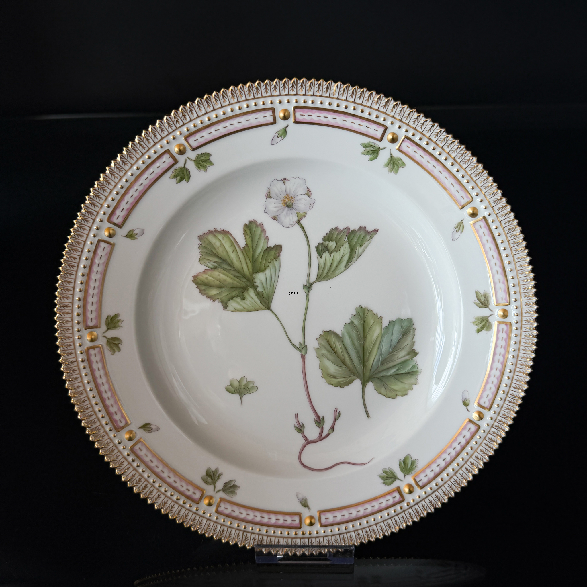 Fauna Danica flad tallerken med multebær (Rubus chamaemorus Linn), Royal Copenhagen