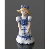 The Children's Christmas 2000 Lisa, Figurine Ornament, Girl with present, Royal Copenhagen