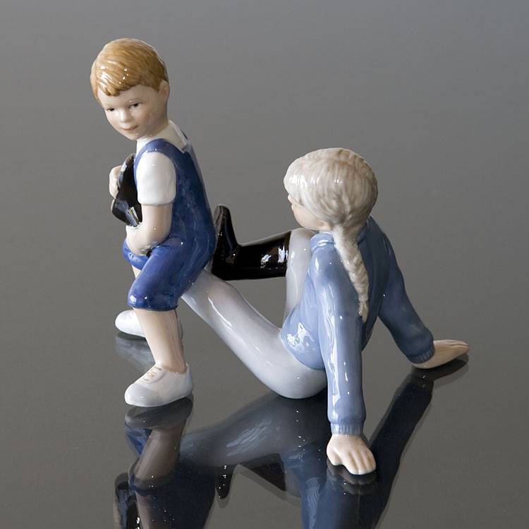 Ridefigurer, Pige og dreng,Royal Copenhagen figur nr. 760