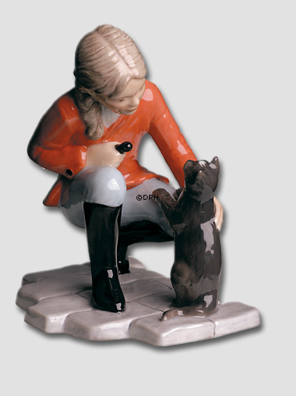 Pige med kat, Royal Copenhagen figur nr. 761
