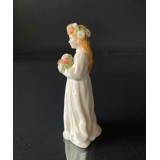 Lisbeth Carl Larsson Figur, Stående pige med buket og blomsterkrans i håret, Royal Copenhagen figur nr. 002