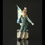 Lisbeth Carl Larsson Figur, Junge stehend mit Schwedische Flagge, Royal Copenhagen Figur Nr. 003