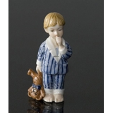 Oscar, Dreng i nattøj med bamse. Figur i Royal Copenhagens serie af minibørn nr. 005