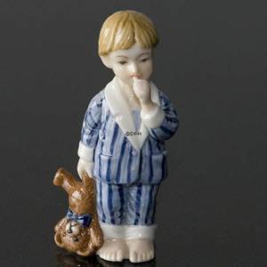Oscar, Dreng i nattøj med bamse. Figur i Royal Copenhagens serie af minibørn | Nr. 1249005 | Alt. 1249005 | DPH Trading