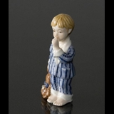 Oscar, Dreng i nattøj med bamse. Figur i Royal Copenhagens serie af minibørn nr. 005