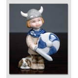 Knud, Dreng der leger viking. Figur i Royal Copenhagens serie af minibørn nr. 009
