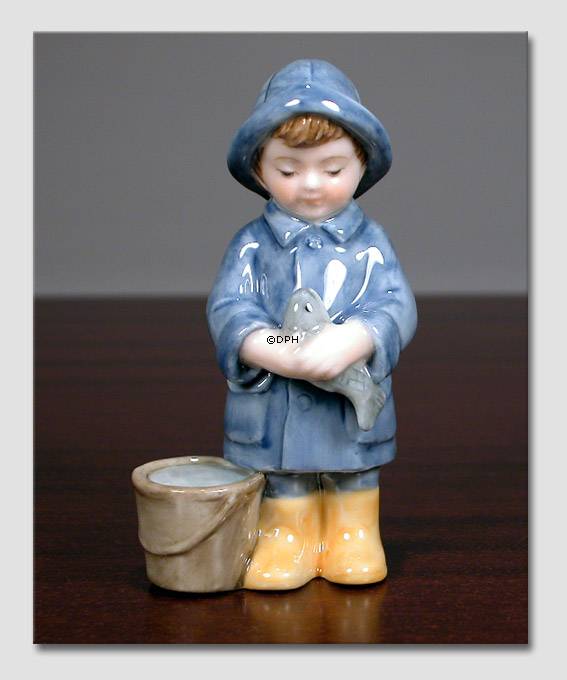 Peter, Fiskerdreng. Ffigur i Royal Copenhagens serie af minibørn nr. 010