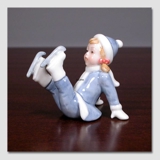 Karoline, Pige der skøjter. Figur i Royal Copenhagens serie af minibørn nr. 016