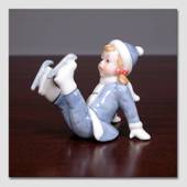 Karoline, Pige der skøjter. Figur i Royal Copenhagens serie af minibørn