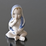 Baby sitzt, Royal Copenhagen Figur Nr. 022