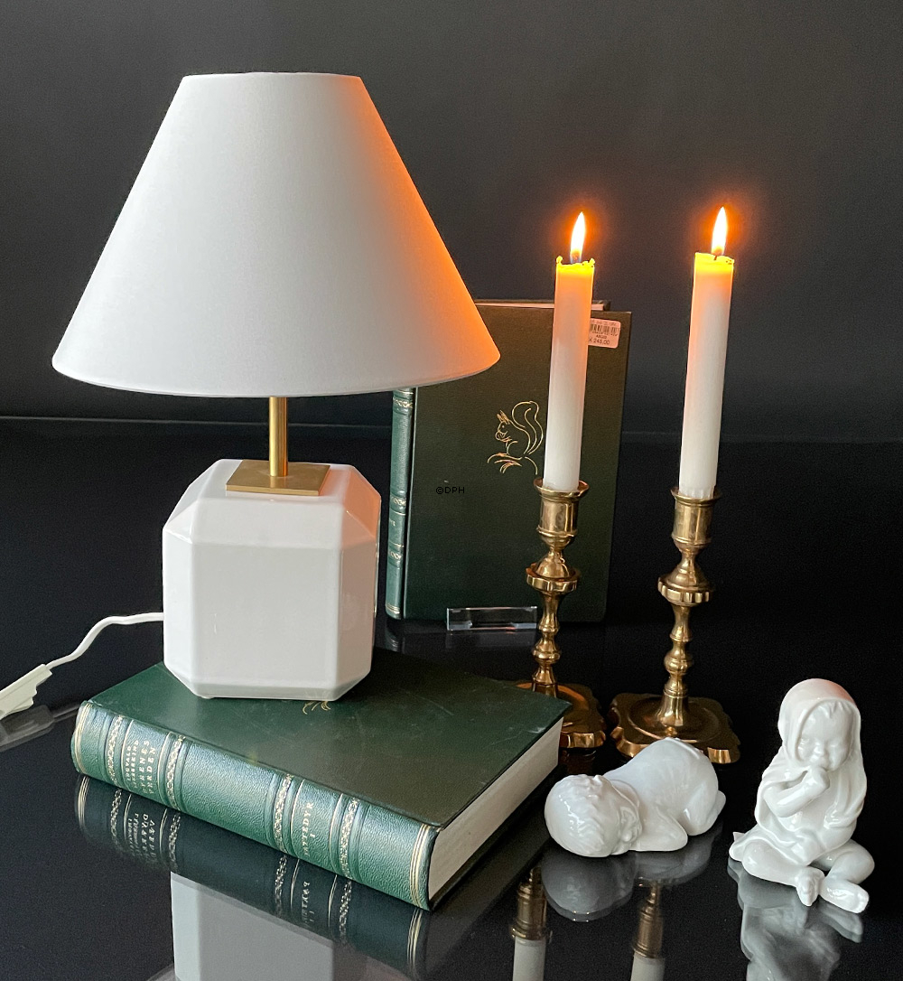 Sovende baby, hvid Royal Copenhagen figur nr. 030