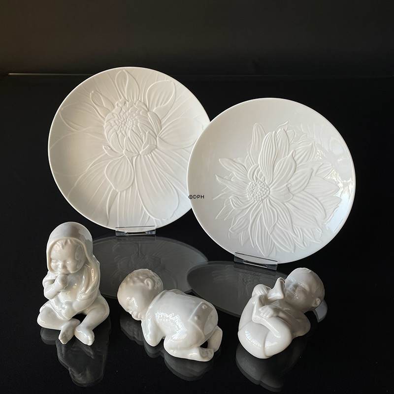 Pludrende baby, hvid Royal Copenhagen figur nr. 031