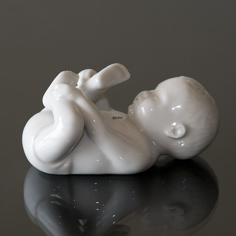 Pludrende baby, hvid Royal Copenhagen figur nr. 031