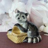 Racoon plundering Lunchbox, Royal Copenhagen figurine no. 055