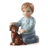 Dreng sidder med hund, mini figur Royal Copenhagen nr. 125