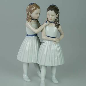 Ballerina, to stående balletpiger, Royal Copenhagen figur | Nr. 1249135 | DPH Trading